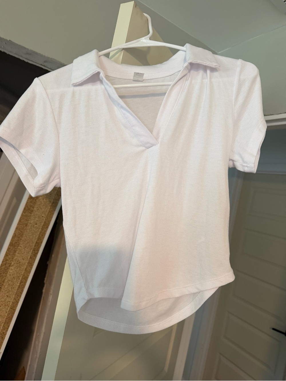 Old Navy White Ribbed V‑Neck Collared Crop Top